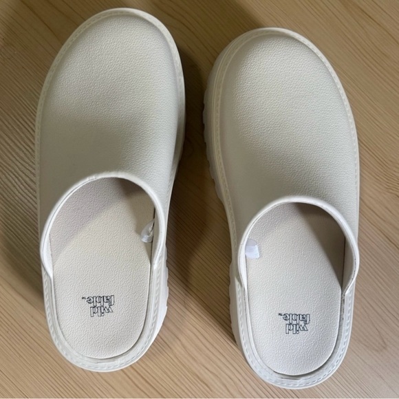 Platform Clogs - Picture 7 of 7